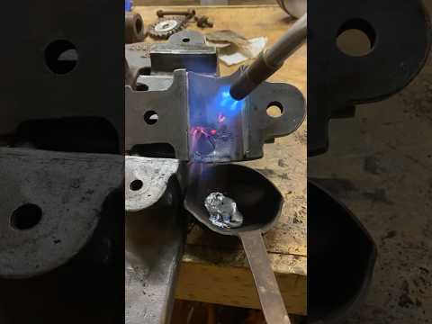 Melting a Babbitt Bearing on the Sawmill #restoration #machine #antiquerestoration #melting #sawmill